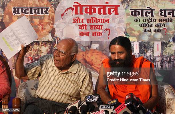 Yoga guru Baba Ramdev and Senior Advocate Ram Jethmalani address a press conference after Supreme Court Verdict on the Ramlila Maidan lathicharge...