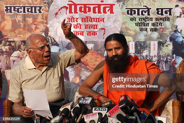 Yoga guru Baba Ramdev and Senior Advocate Ram Jethmalani address a press conference after Supreme Court Verdict on the Ramlila Maidan lathicharge...