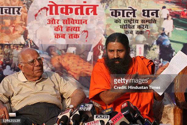 Yoga guru Baba Ramdev and Senior Advocate Ram Jethmalani address press conference after Supreme Court Verdict on the Ramlila Maidan lathicharge case...