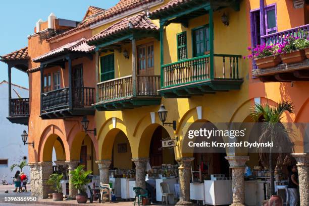 balconied houses in plaza de los coches, cartagena, colombia - plaza de los coches stock pictures, royalty-free photos & images