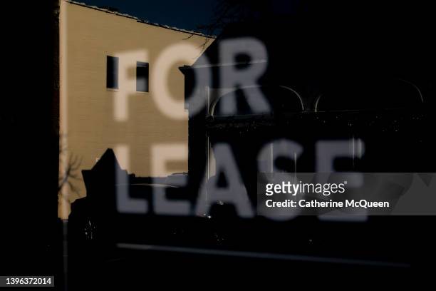 commercial "for lease" sign in storefront window reflection - for lease sign bildbanksfoton och bilder