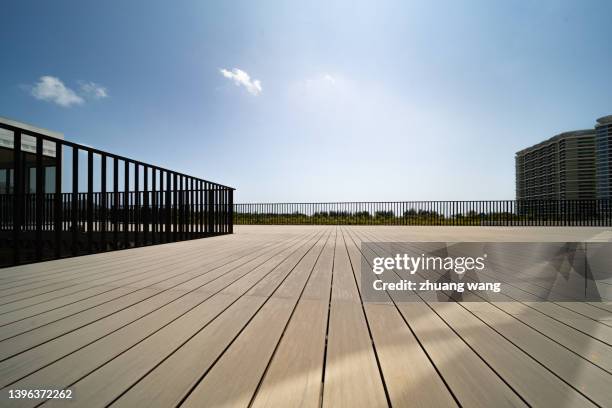 clear sky and boardwalk - molo foto e immagini stock