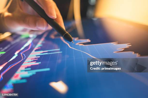 crypto trader investor analyst broker using pc computer analyzing online cryptocurrency exchange stock market indexes charts investing money profit in trading platform stockmarket. - geld verdienen stockfoto's en -beelden