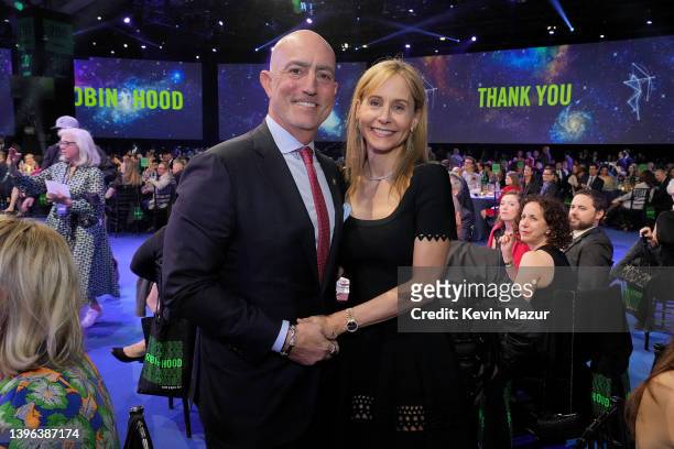 Mark Bezos and Lisa Bezos attend the Robin Hood Benefit 2022 at Jacob Javits Center on May 09, 2022 in New York City.