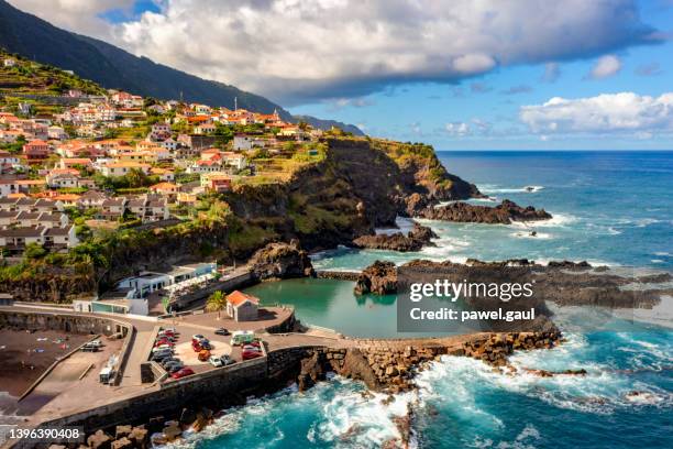 seixal madeira isla portugal vista aérea - madeira fotografías e imágenes de stock