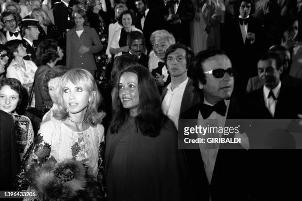 Arrivée de Bulle Ogier et Jeanne Moreau pour la projection du film 'La Maman et la Putain' au Festival de Cannes, le 15 mai 1973.
