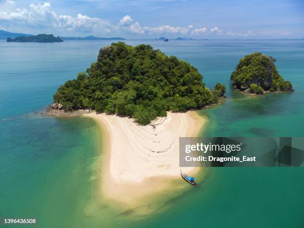 aerial view of beautiful green lagoon and white sand beach near koh hong island andaman sea at krabi province, thailand. - longtailboot stockfoto's en -beelden