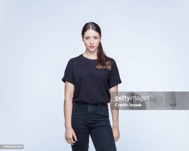 confident woman against white background - t shirt stockfoto's en -beelden