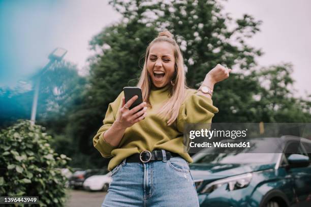 excited young woman using smart phone - sinnesrörelse bildbanksfoton och bilder