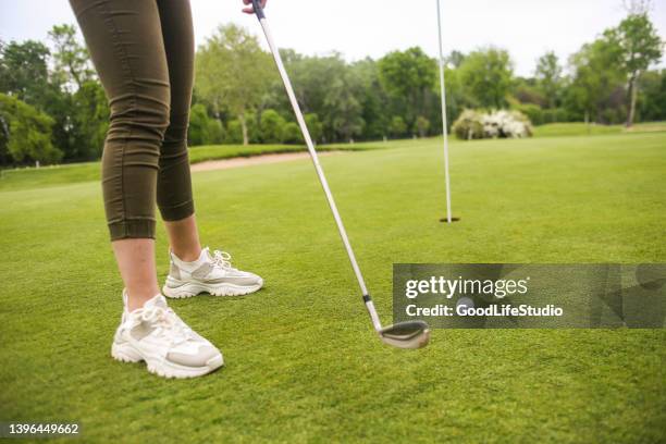 young woman playing golf - golf bunker low angle stock pictures, royalty-free photos & images