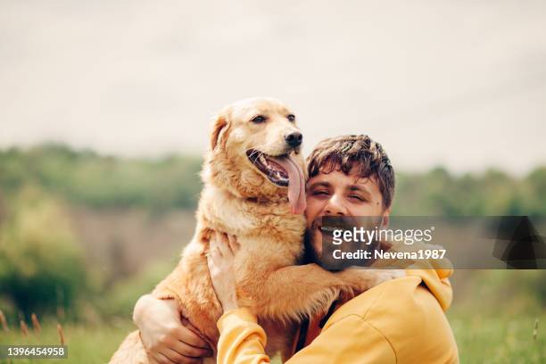 guy and his dog, golden retriever, nature - dogs 個照片及圖片檔