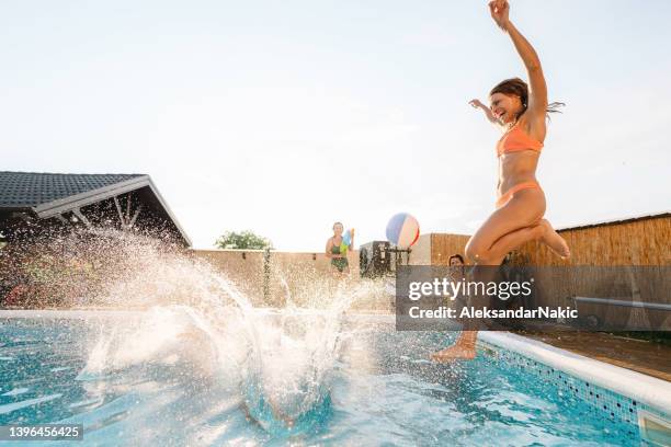 jumping into the pool - poolparty bildbanksfoton och bilder