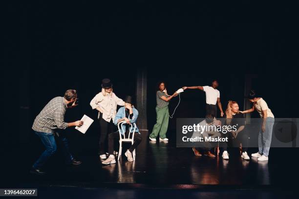 stage performers practicing act together on stage in class - répétition de spectacle photos et images de collection