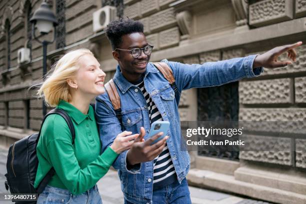 female tourist asking for directions - tourist asking stock pictures, royalty-free photos & images