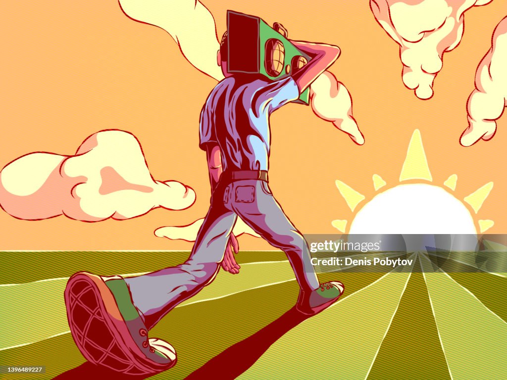 Hombre caminando con boombox.