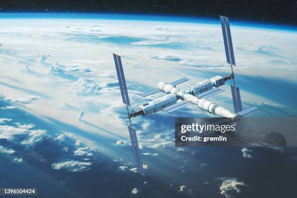 módulo central chino tianhe de la estación espacial tiangong - estación espacial fotografías e imágenes de stock
