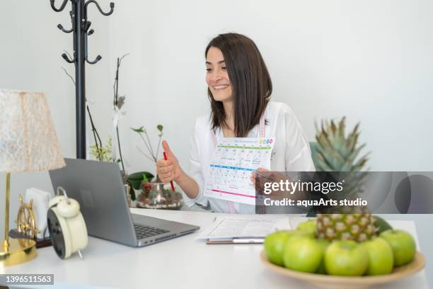 ernährungsberater online-beratung - ernährungsberatung stock-fotos und bilder