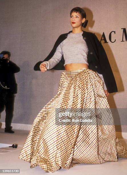 Webb Veronica 90s Photos Et Images De Collection Getty Images webb-veronica-90s-photos-et-images-de-collection-getty-images