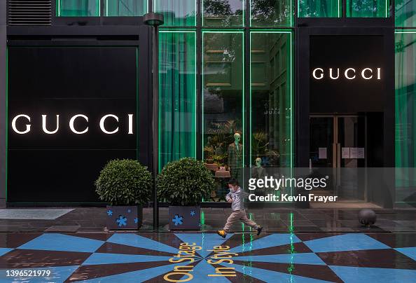 8.002 foto's beelden met Gucci Store - Getty Images