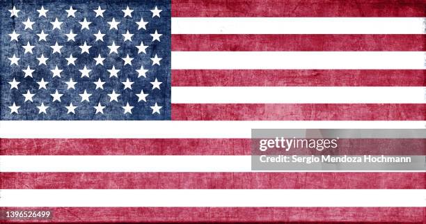 flag of the united states with a grunge texture - american flag only stockfoto's en -beelden