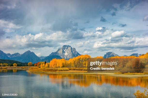 grand teton national park autumn colors reflection - moran stockfoto's en -beelden