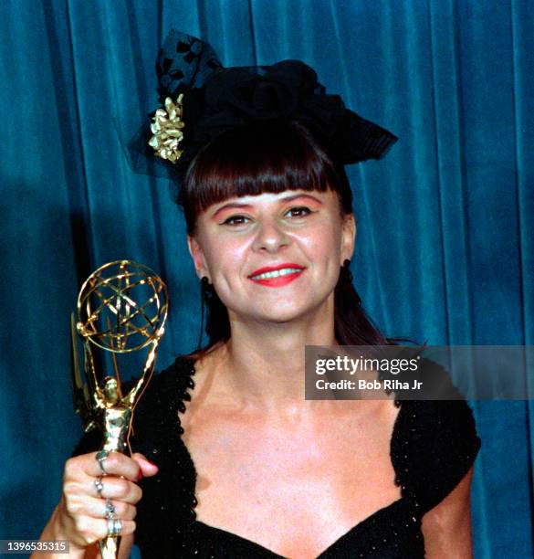 Emmy Winner Tracey Ullman backstage at the Emmy Awards Show, September 17, 1989 in Pasadena, California.