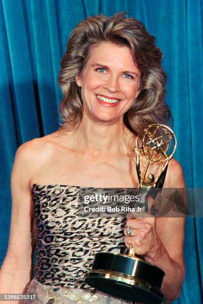 Emmy Winner Candice Bergen backstage at the Emmy Awards Show, September 17, 1989 in Pasadena, California.