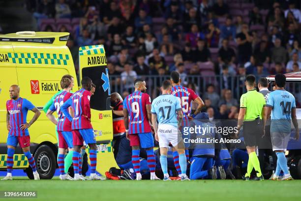Ronald Araujo of FC Barcelona receives medical attention during the La Liga Santader match between FC Barcelona and RC Celta de Vigo