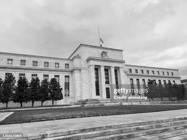 federal reserve building in washington dc - federal reserve imagens e fotografias de stock