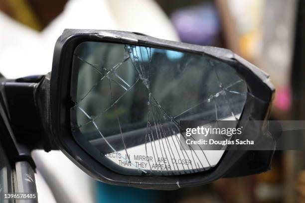 damaged side-view mirror on a auto vehicle - side view mirror stock pictures, royalty-free photos & images