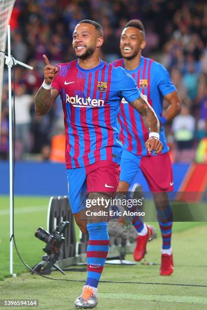 Memphis Depay FC Barcelona celebrates scoring his side's first goal during the La Liga Santader match between FC Barcelona and RC Celta de Vigo