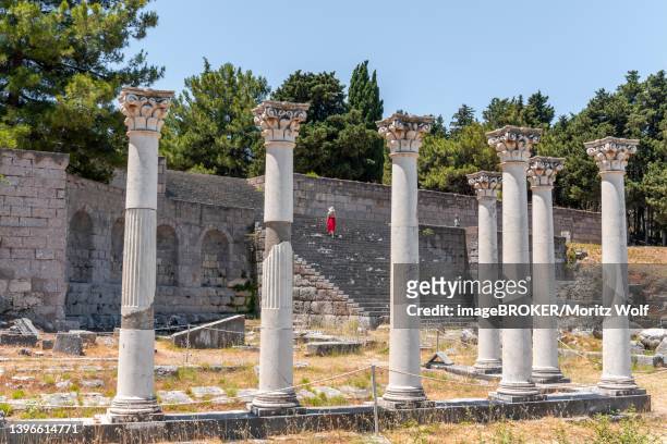 tourist on stairs, ruins with columns, former temple, asklepieion, kos, dodecanese, greece - kos foto e immagini stock