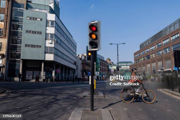 schneller service - ampel stock-fotos und bilder