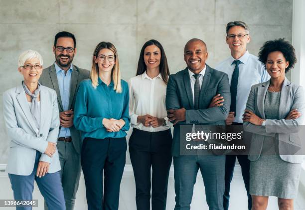 multi ethnic business team - organized group photo 個照片及圖片檔