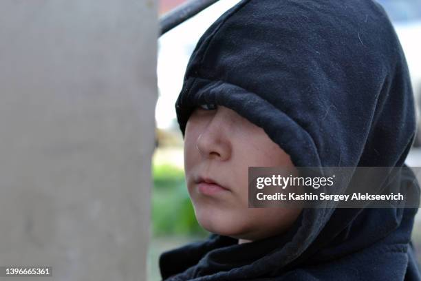 close up of a teen boy wearing hoody. - headshot of a teen boy stockfoto's en -beelden