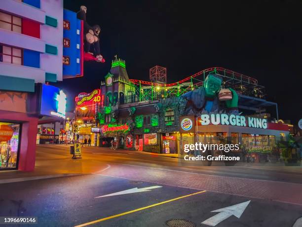 clifton hill street en las cataratas del niágara - niagara falls photos fotografías e imágenes de stock