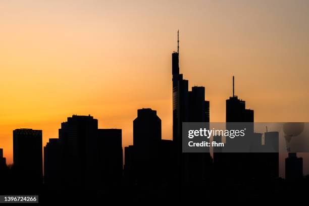 frankfurt/ main skyline silhouette (hesse, germany) - frankfurt germany skyline stock-fotos und bilder