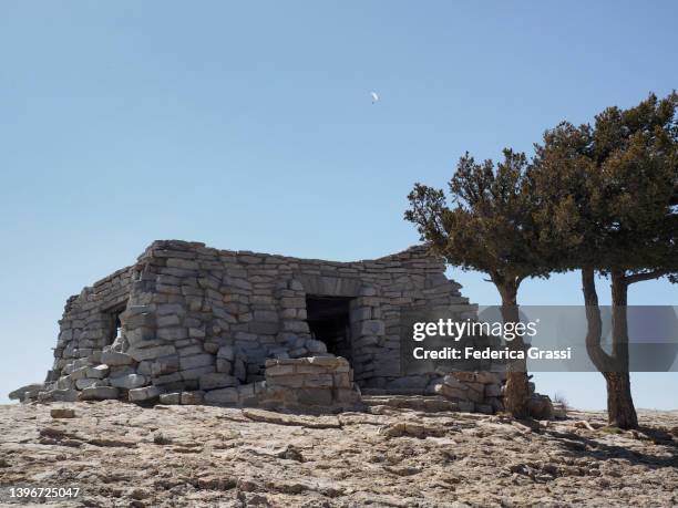 kiwanis cabin, sandia peak, albuquerque, new mexico - pico sandia - fotografias e filmes do acervo