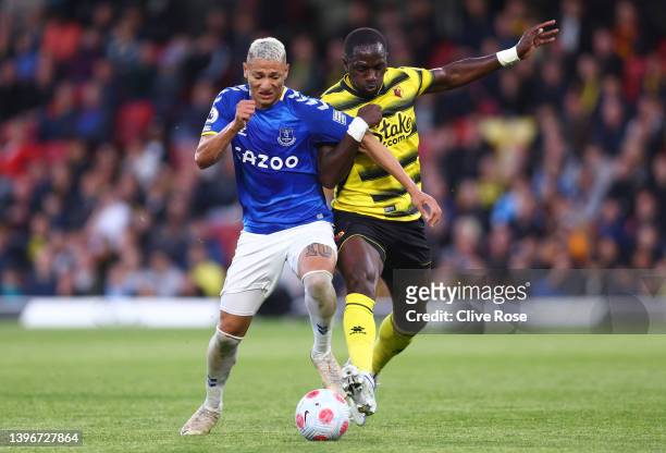 Richarlison of Everton battles for possession with Moussa Sissoko of Watford FC during the Premier League match between Watford and Everton at...