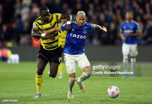 Richarlison of Everton battles for possession with Moussa Sissoko of Watford FCduring the Premier League match between Watford and Everton at...