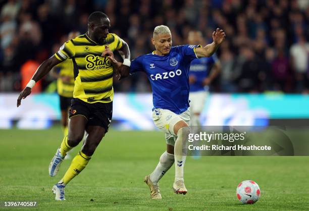 Richarlison of Everton battles for possession with Moussa Sissoko of Watford FC during the Premier League match between Watford and Everton at...