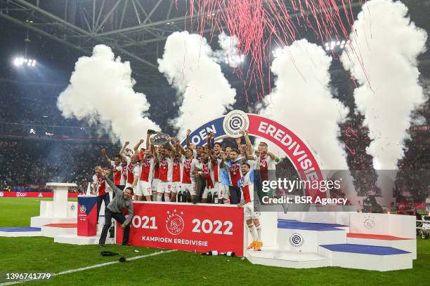 Ajax players celebrate winning the title after the Dutch Eredivisie match between Ajax and SC Heerenveen at Johan Cruijff ArenA on May 11, 2022 in...