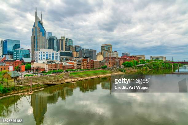 nashville skyline - tennessee skyline stock pictures, royalty-free photos & images