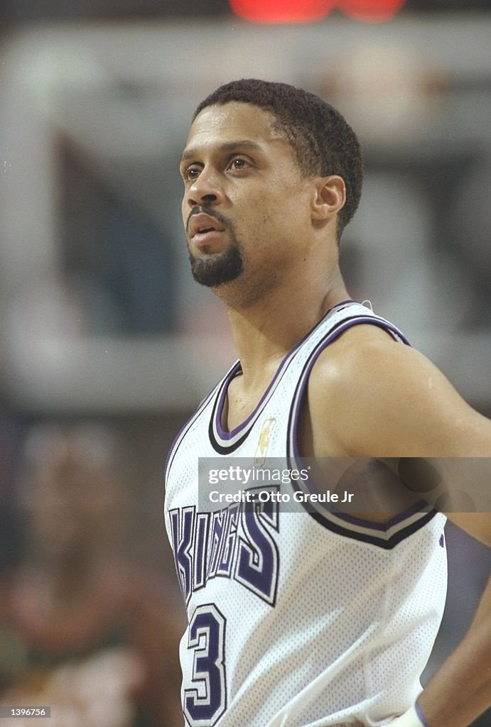 Mahad Rauf Guard Mahmoud Abdul-Rauf of the Sacramento Kings stands on the court ...