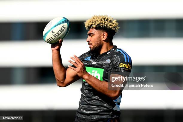 Hoskins Sotutu runs through drills during a Blues Super Rugby Pacific training session at Blues HQ on May 12, 2022 in Auckland, New Zealand.