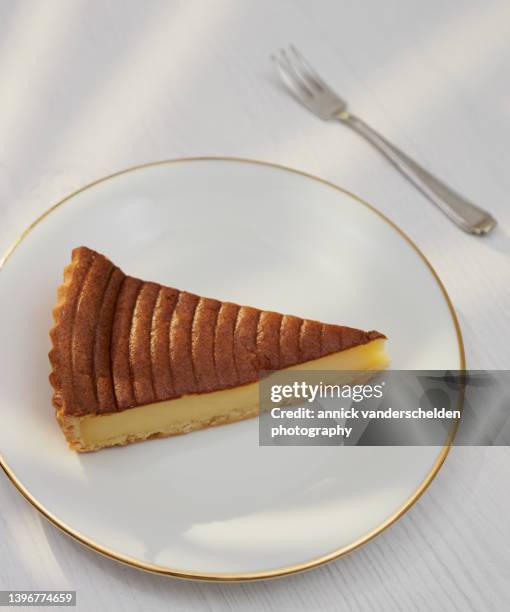 flan pie - flan stock pictures, royalty-free photos & images