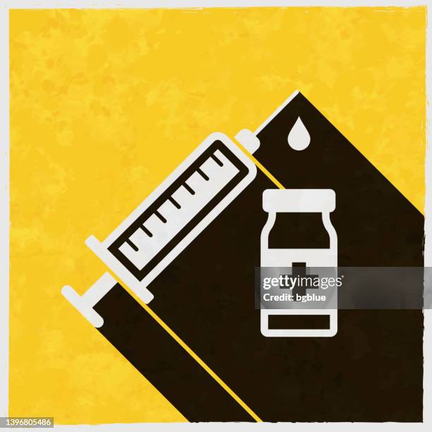 impfung - durchstechflasche für spritzen und impfstoffe. symbol mit langem schatten auf strukturiertem gelbem hintergrund - gegengift stock-grafiken, -clipart, -cartoons und -symbole