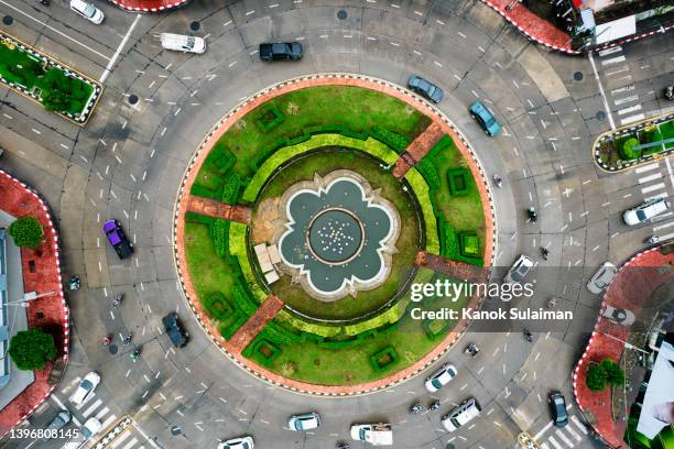 roundabout in hat yai,thailand from aerial - construction circle stockfoto's en -beelden