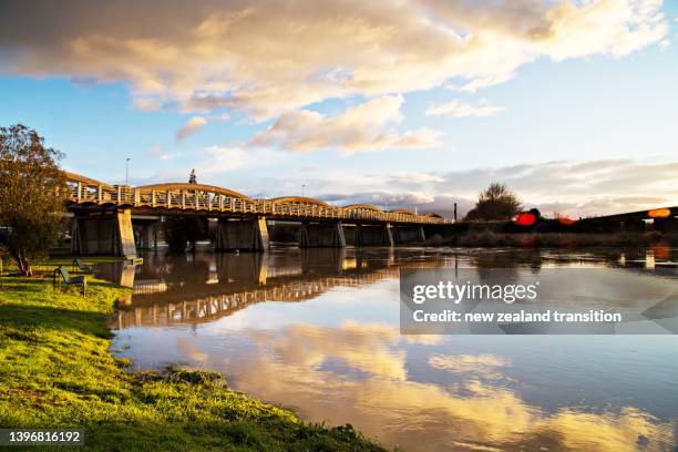 flooded floodplain and opaoa (opawa) bridge after heavy rain in sunrise golden light, blenheim, nz - blenheim new zealand foto e immagini stock