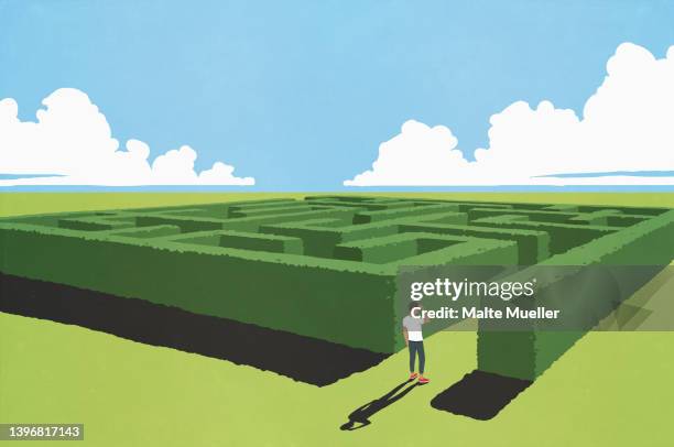 stockillustraties, clipart, cartoons en iconen met man scratching head, standing at start of labyrinth - twijfel